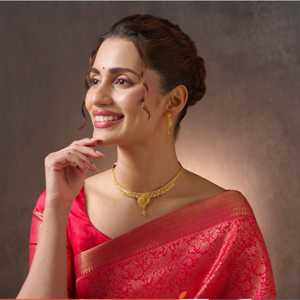 Classic Festive Gold Choker Necklace with Pendant
